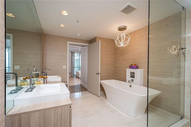 17111 Biscayne Boulevard 2105 + 1 BOAT SLIP, North Miami Beach, FL 33160