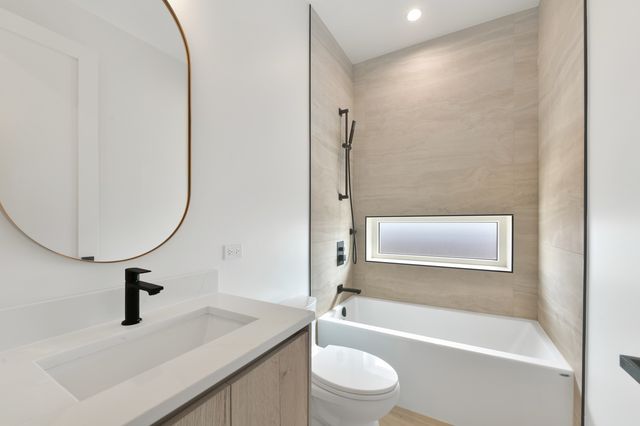 2147 W Adams Street 3S, Chicago, IL 60612