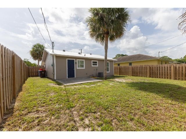 1325 22nd Avenue SW, Vero Beach, FL 32962
