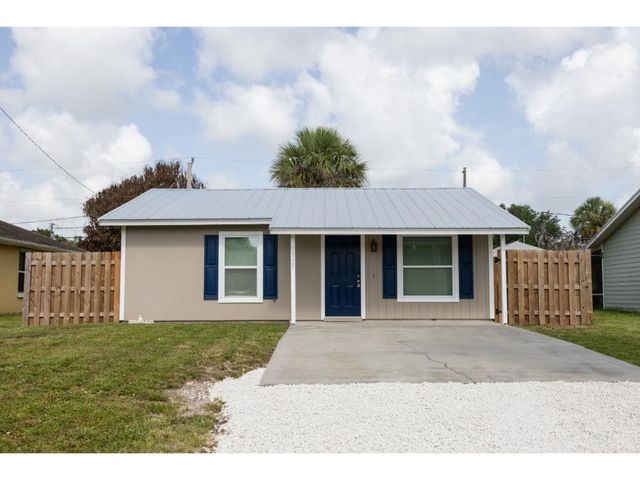1325 22nd Avenue SW, Vero Beach, FL 32962