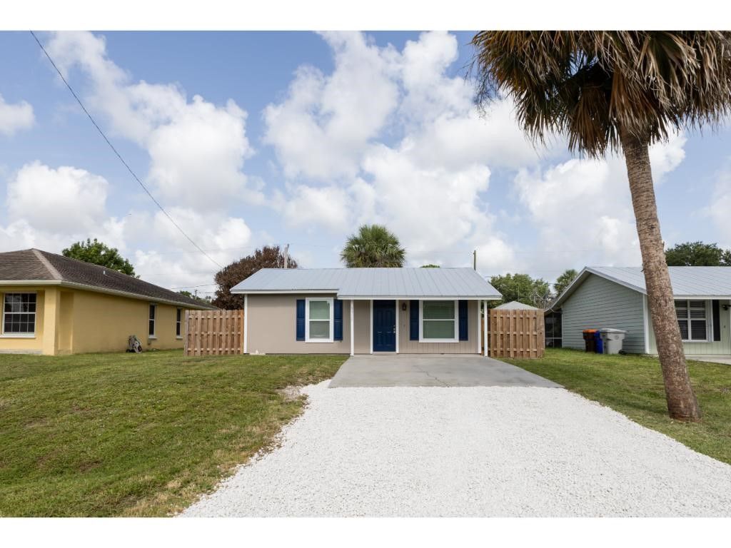 1325 22nd Avenue SW, Vero Beach, FL 32962