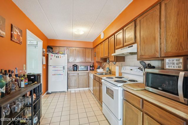 12 Iron Forge Square 12, Pompton Lakes, NJ 07442