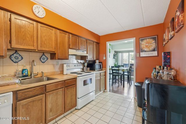 12 Iron Forge Square 12, Pompton Lakes, NJ 07442