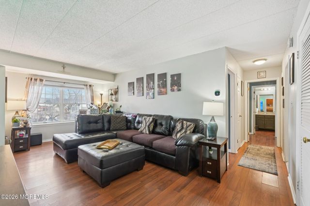 12 Iron Forge Square 12, Pompton Lakes, NJ 07442