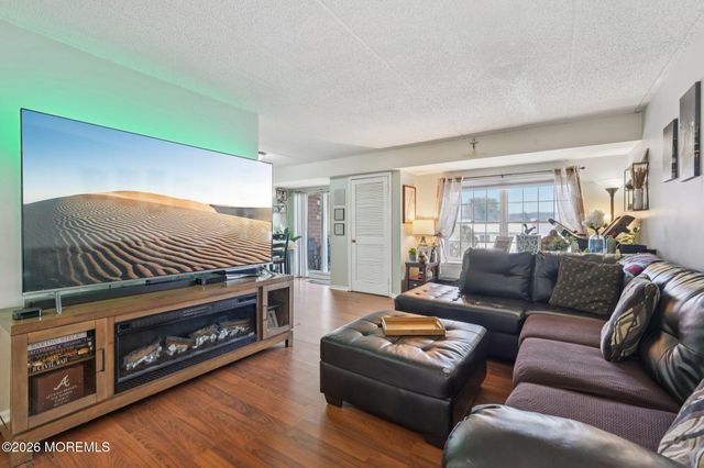 12 Iron Forge Square 12, Pompton Lakes, NJ 07442