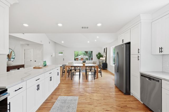 6811 Patrick Drive, Dallas, TX 75214