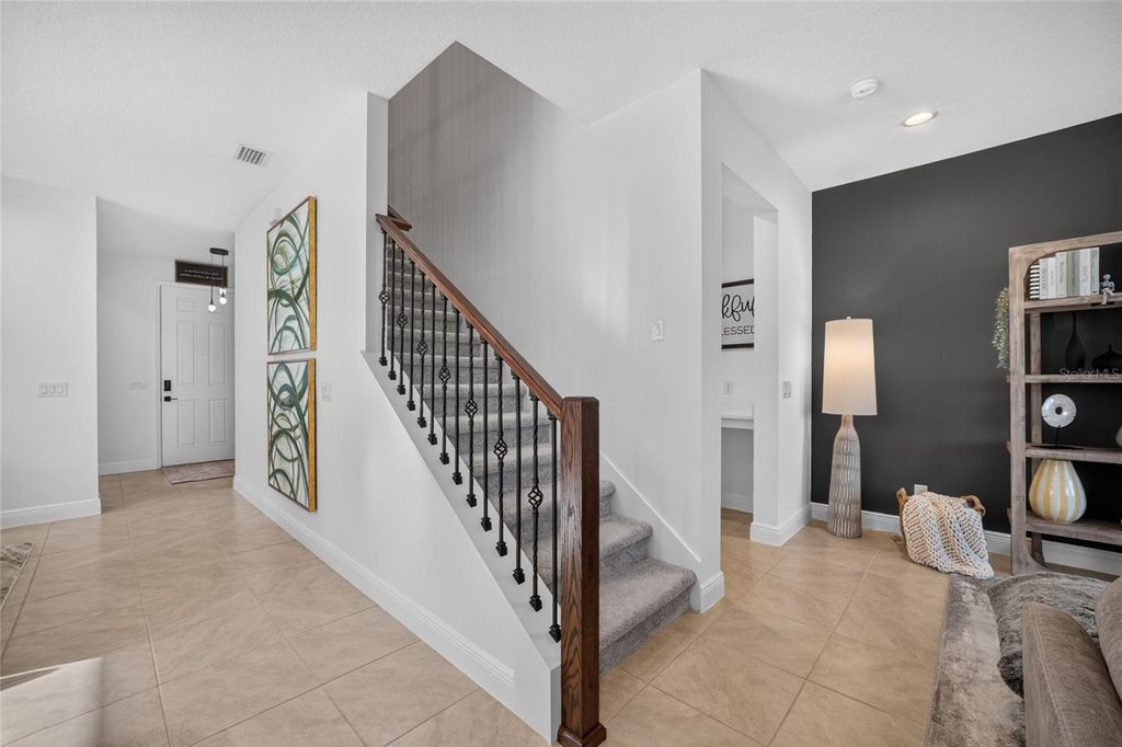Image 11 of property listing at 7268 ROLLING LEAF ROAD, Groveland, FL 34736