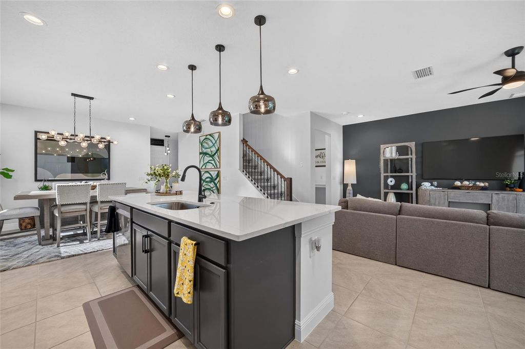 Image 12 of property listing at 7268 ROLLING LEAF ROAD, Groveland, FL 34736