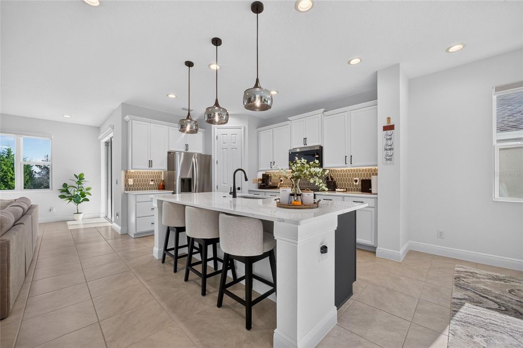 Image 14 of property listing at 7268 ROLLING LEAF ROAD, Groveland, FL 34736