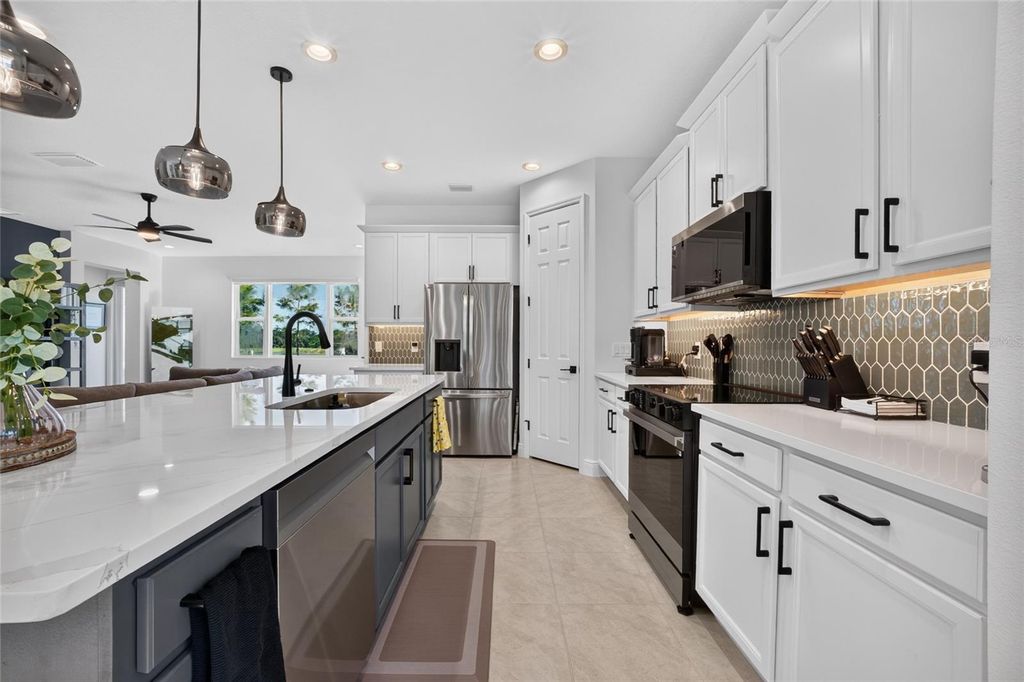 Image 18 of property listing at 7268 ROLLING LEAF ROAD, Groveland, FL 34736