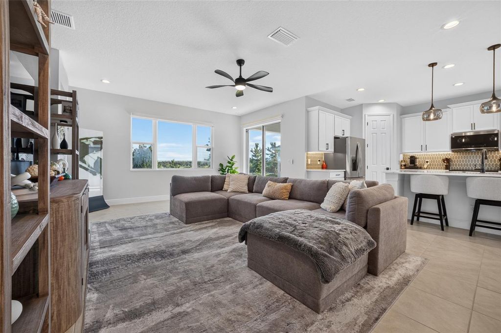Image 22 of property listing at 7268 ROLLING LEAF ROAD, Groveland, FL 34736