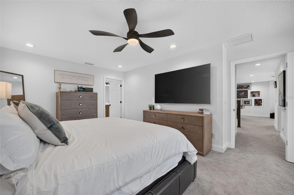 Image 27 of property listing at 7268 ROLLING LEAF ROAD, Groveland, FL 34736