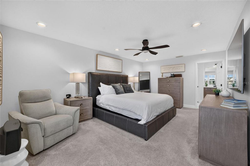 Image 28 of property listing at 7268 ROLLING LEAF ROAD, Groveland, FL 34736