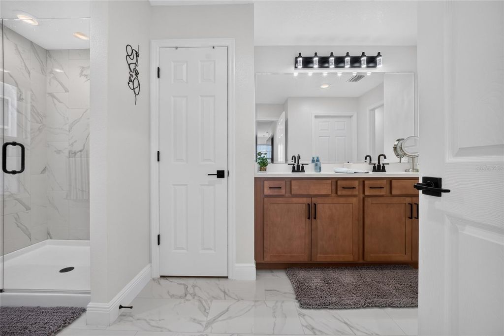 Image 32 of property listing at 7268 ROLLING LEAF ROAD, Groveland, FL 34736