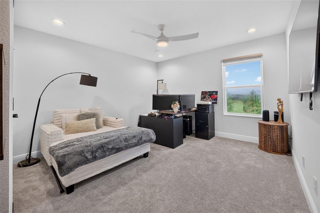 Image 35 of property listing at 7268 ROLLING LEAF ROAD, Groveland, FL 34736