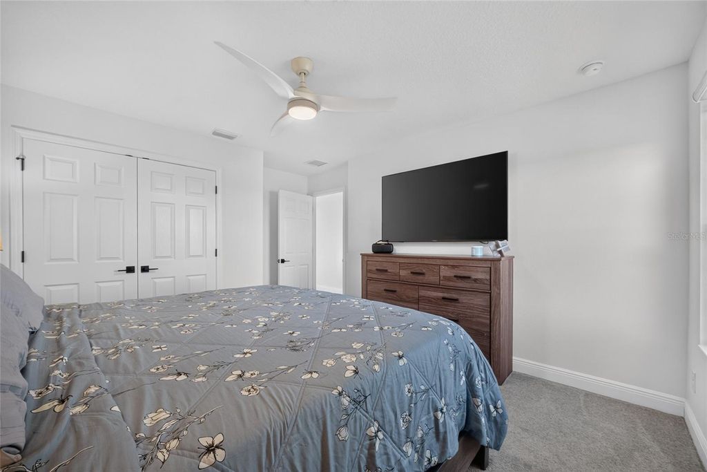 Image 43 of property listing at 7268 ROLLING LEAF ROAD, Groveland, FL 34736