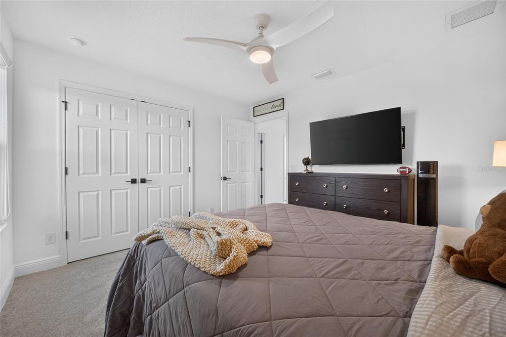 Image 45 of property listing at 7268 ROLLING LEAF ROAD, Groveland, FL 34736
