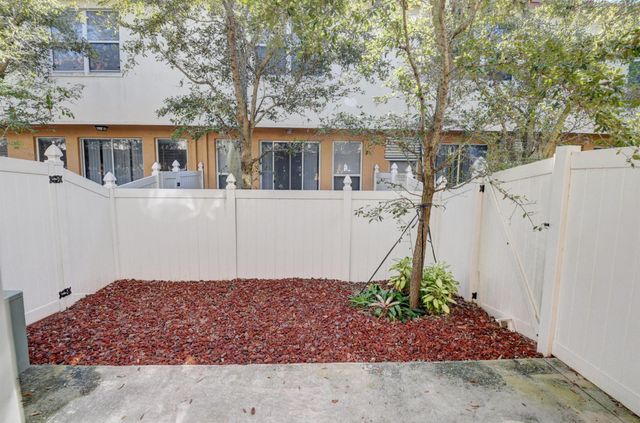 121 Hemingway Court, Palm Springs, FL 33461