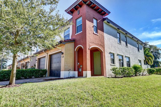 121 Hemingway Court, Palm Springs, FL 33461