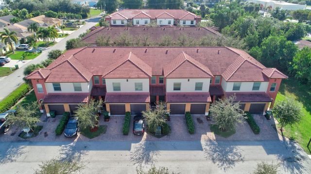 121 Hemingway Court, Palm Springs, FL 33461