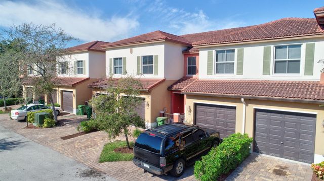 121 Hemingway Court, Palm Springs, FL 33461