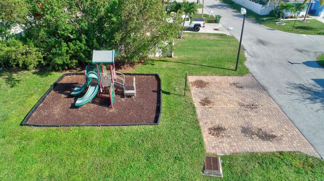 121 Hemingway Court, Palm Springs, FL 33461