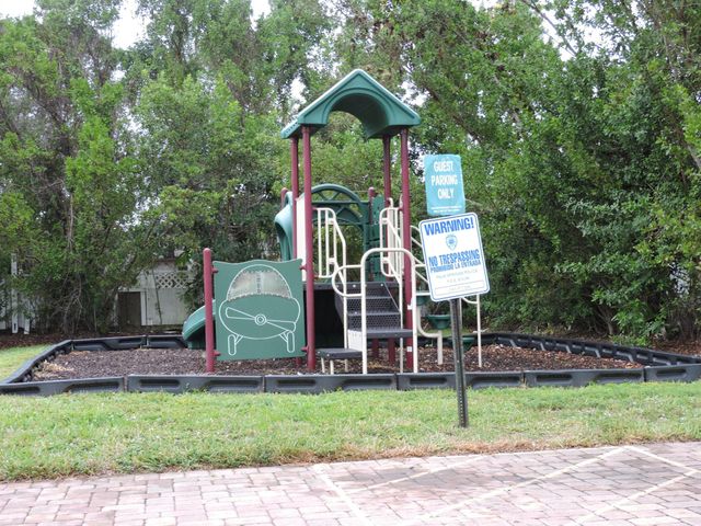 121 Hemingway Court, Palm Springs, FL 33461