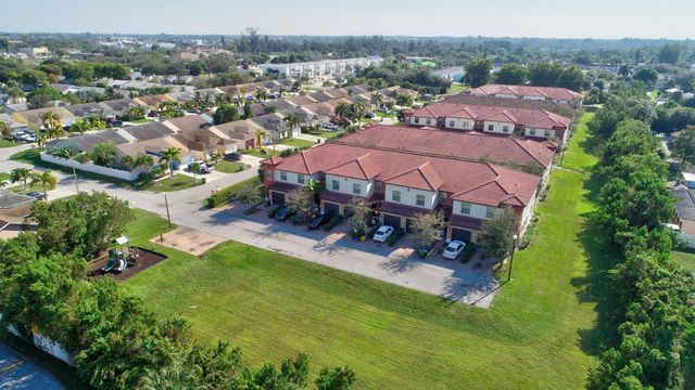 121 Hemingway Court, Palm Springs, FL 33461