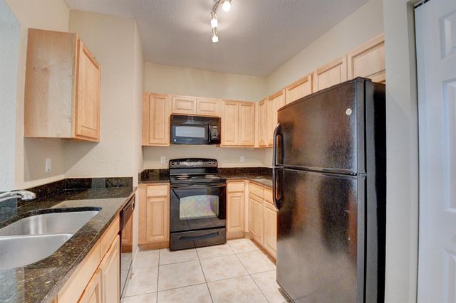 121 Hemingway Court, Palm Springs, FL 33461