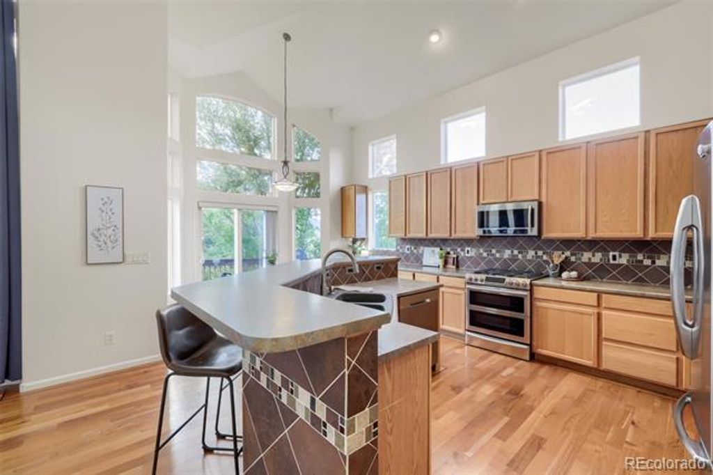 Image 5 of property listing at 7691 Bison Court, Littleton, CO 80125