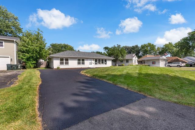 727 SKYLINE Drive, Barrington, IL 60010