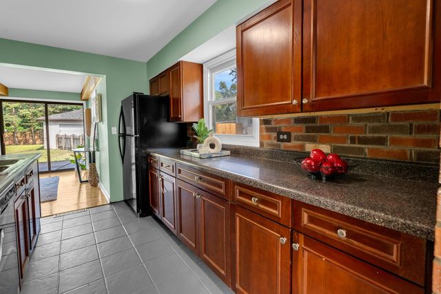 727 SKYLINE Drive, Barrington, IL 60010