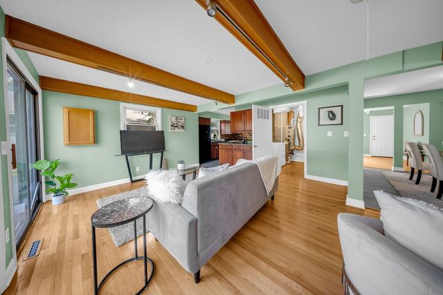727 SKYLINE Drive, Barrington, IL 60010