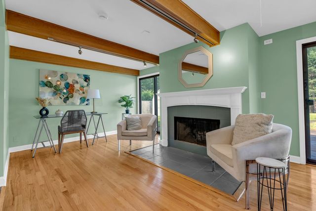 727 SKYLINE Drive, Barrington, IL 60010