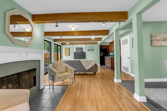 727 SKYLINE Drive, Barrington, IL 60010