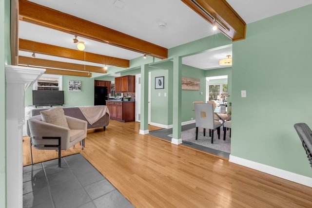 727 SKYLINE Drive, Barrington, IL 60010