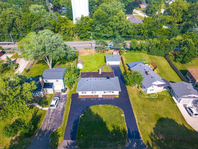 727 SKYLINE Drive, Barrington, IL 60010