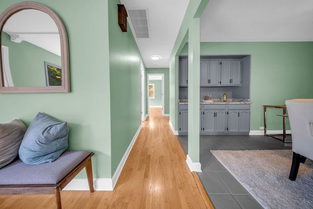 727 SKYLINE Drive, Barrington, IL 60010
