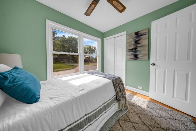727 SKYLINE Drive, Barrington, IL 60010