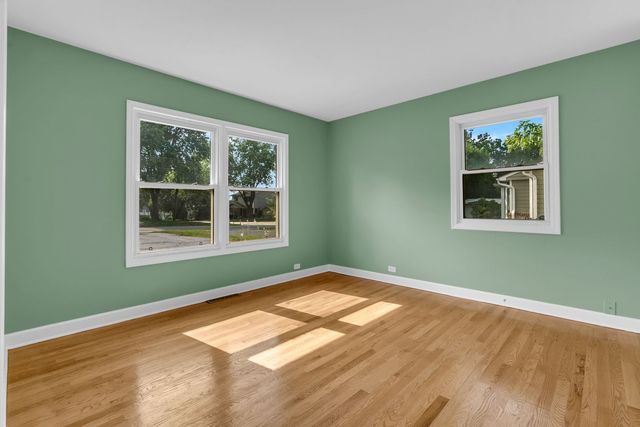 727 SKYLINE Drive, Barrington, IL 60010