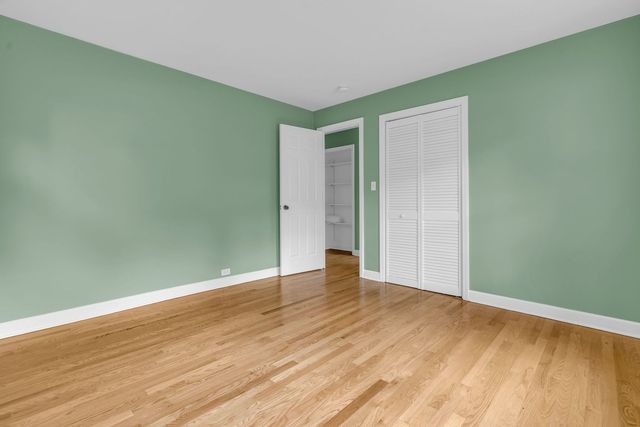 727 SKYLINE Drive, Barrington, IL 60010