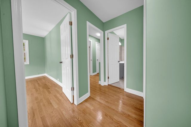 727 SKYLINE Drive, Barrington, IL 60010