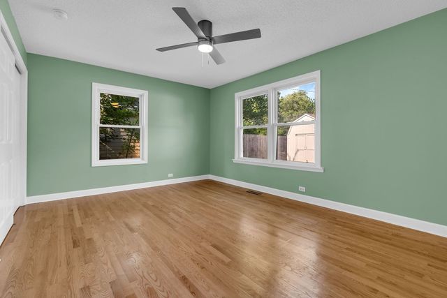 727 SKYLINE Drive, Barrington, IL 60010