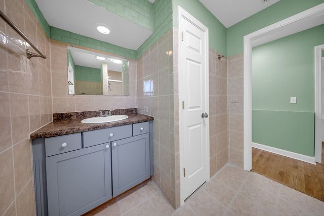 727 SKYLINE Drive, Barrington, IL 60010