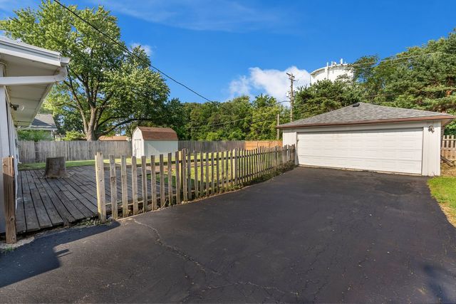 727 SKYLINE Drive, Barrington, IL 60010
