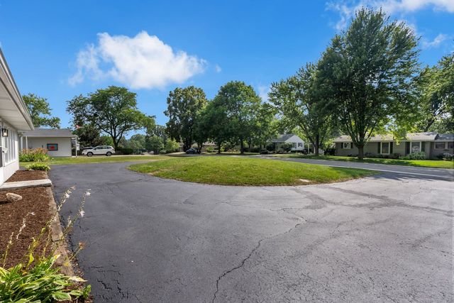 727 SKYLINE Drive, Barrington, IL 60010