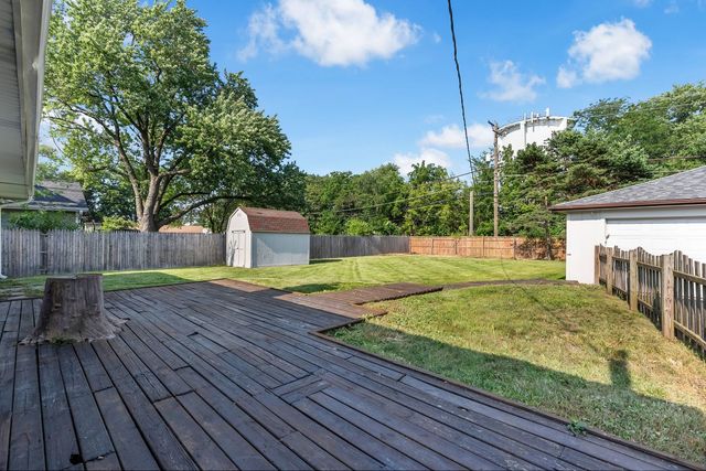 727 SKYLINE Drive, Barrington, IL 60010