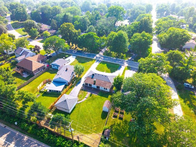 727 SKYLINE Drive, Barrington, IL 60010