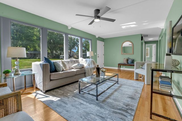 727 SKYLINE Drive, Barrington, IL 60010