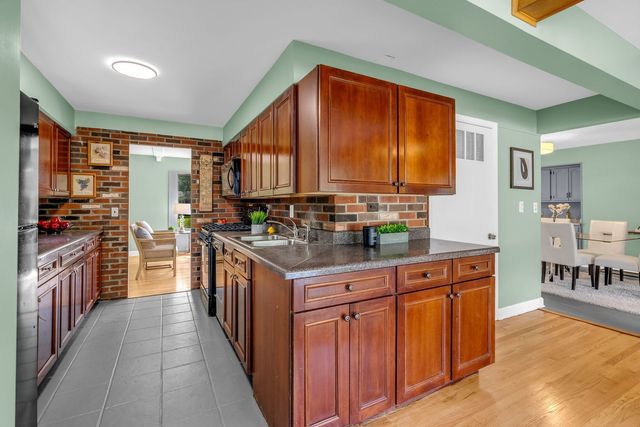 727 SKYLINE Drive, Barrington, IL 60010